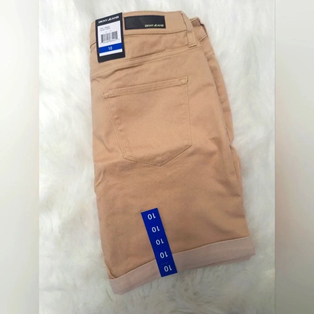 DKNY cuffed shorts- NWT - Picture 3 of 3